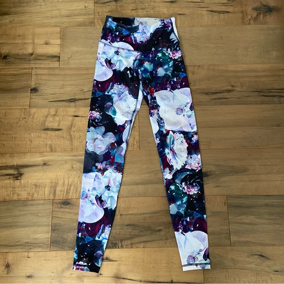 Old Navy Active Go Dry Floral Leggings - Picture 5 of 5